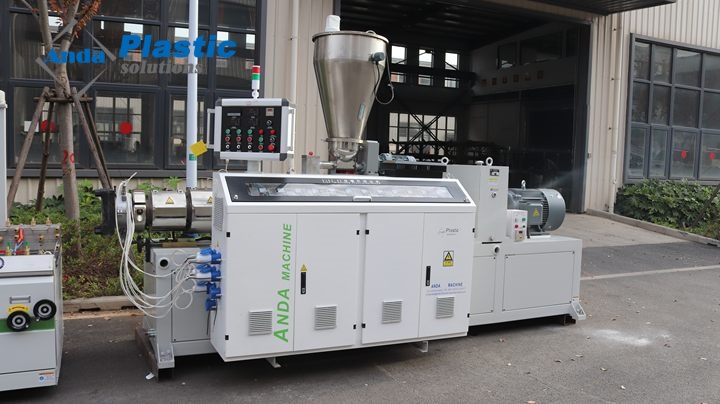 profil extrud&eacute; en plastique pvc pour la d&eacute;coration