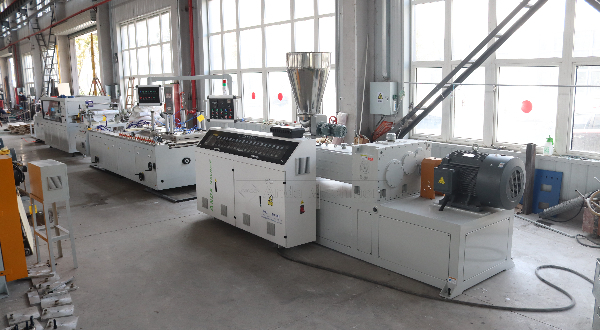 Ligne de production de panneaux PVC