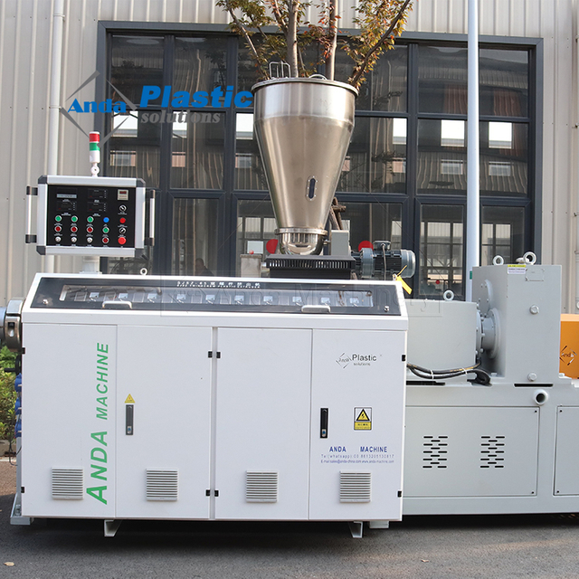 Ligne de production de machines d'extrusion d'armoires en PVC