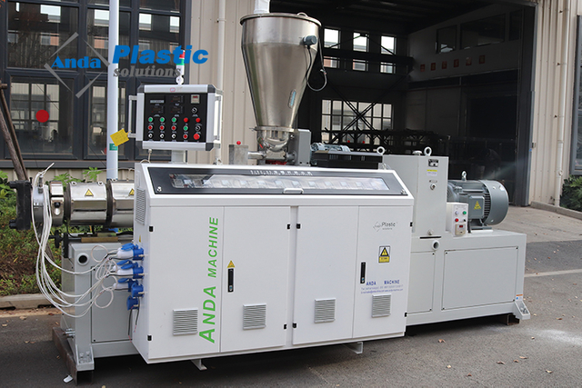 Machine d'extrusion de profil de porte et de fenêtre UPVC