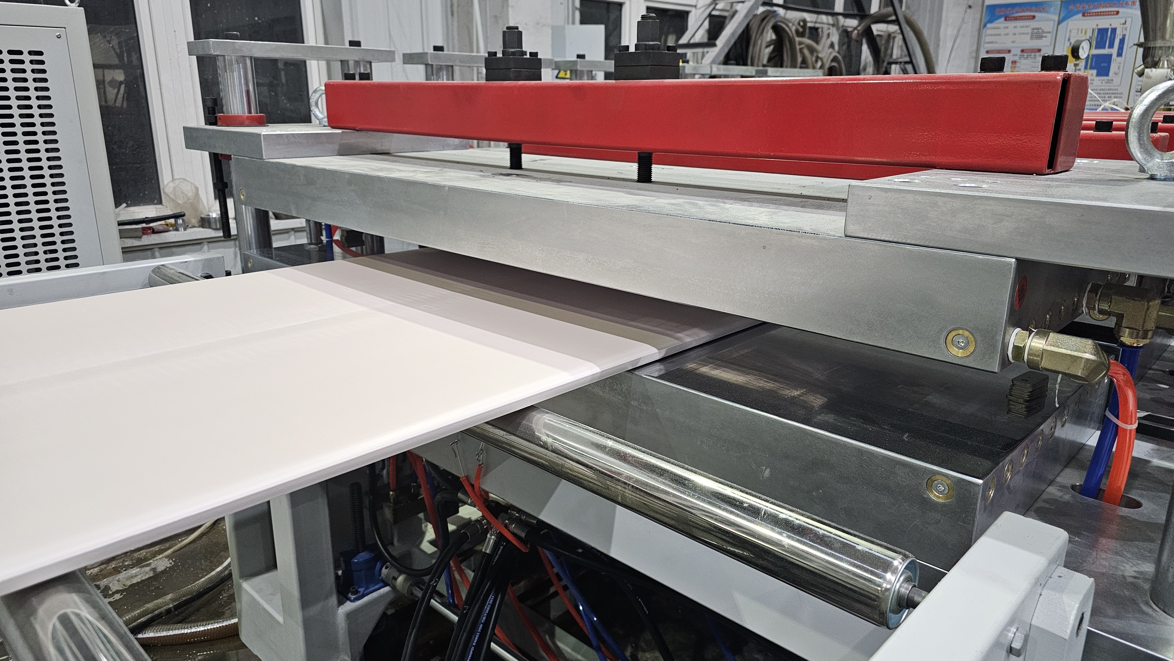 Machine de fabrication de panneaux de mousse PVC, machine de fabrication de panneaux de mousse PVC, ligne de production de panneaux de mousse PVC