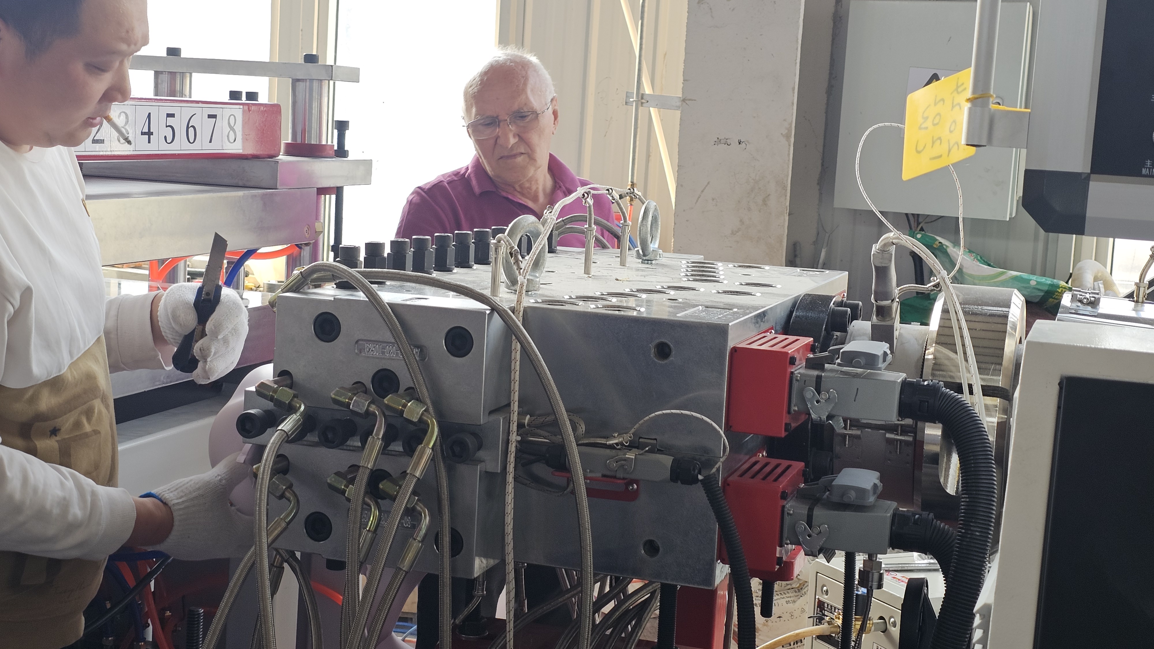 Machine de fabrication de panneaux de mousse PVC, machine de fabrication de panneaux de mousse PVC, ligne de production de panneaux de mousse PVC