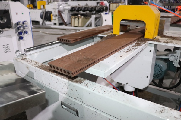 Production de profilés WPC : guide complet de la fabrication de composites bois-plastique