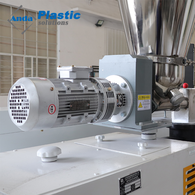Machine en plastique jumelle conique d'extrudeuse de feuille de PVC de machine d'extrudeuse de vis de Sjsz 65/138