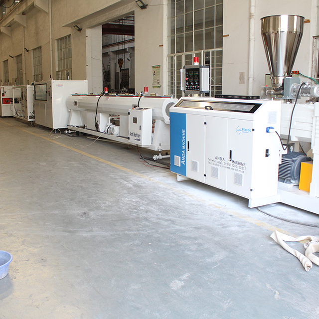 Machine de fabrication de tuyaux d'eau en PVC