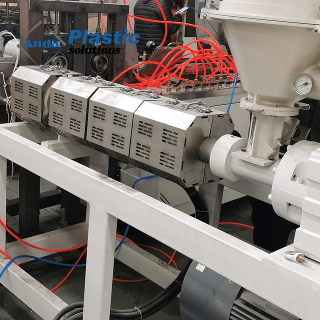 Ligne de production de machine de création de profil WPC