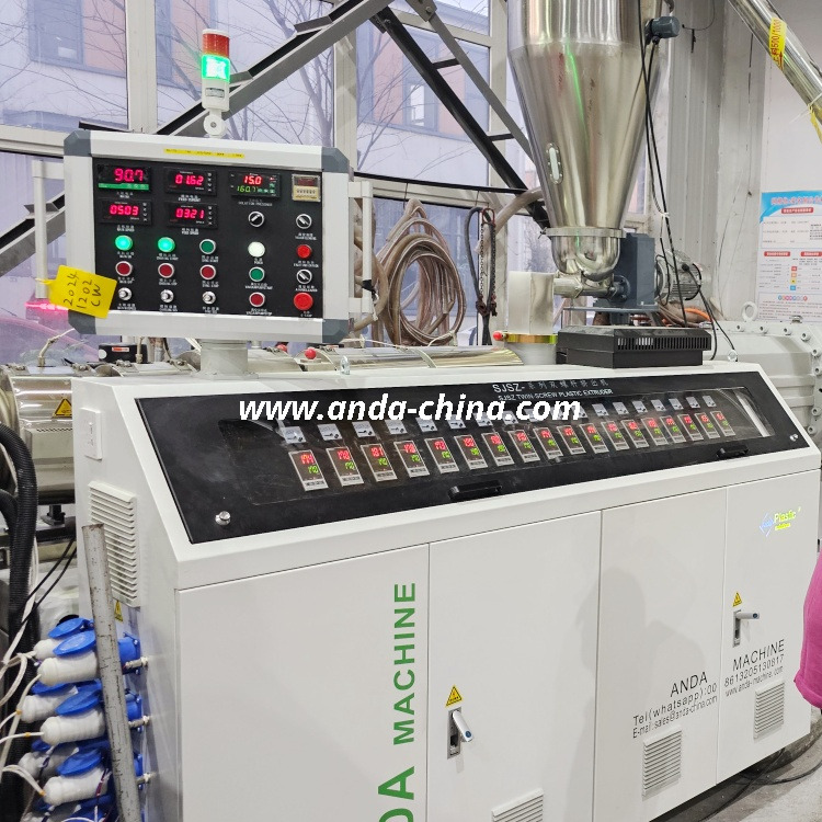 Ligne de production de panneaux de mousse PVC