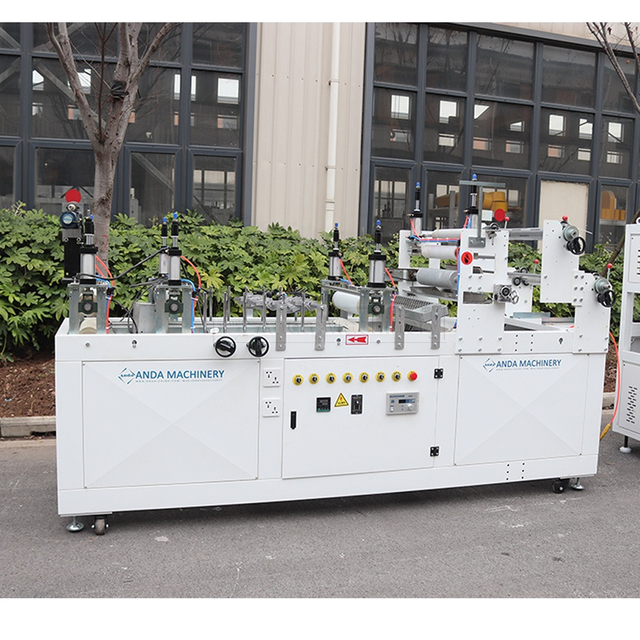 Machine de stratification en ligne pour panneau mural en PVC et panneau cannelé en PVC