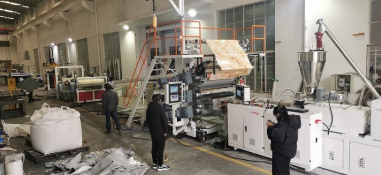 Machine de feuille de marbre en PVC, machine de fabrication de feuille de marbre en PVC, ligne de production en feuille de stratifi&eacute;e en PVC 
