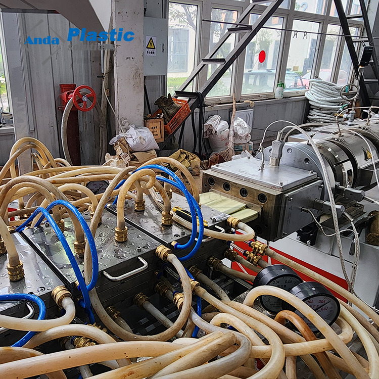 Anda Machine de fabrication du cadre WPC