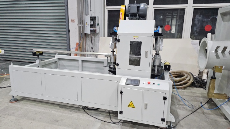 Ligne de production de machines de fabrication de tuyaux en PVC à haute efficacité