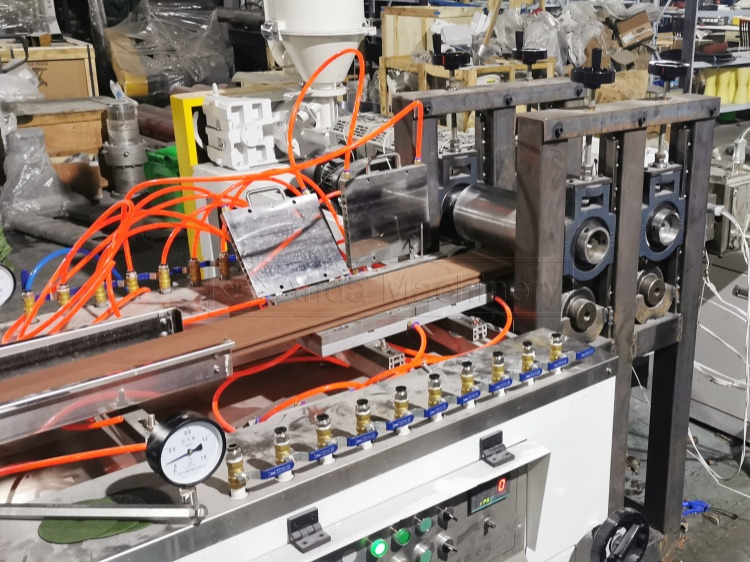 ligne wpc de machine d'extrusion de profil wpc, ligne d'extrusion de profil wpc, machine d'extrusion de profil wpc