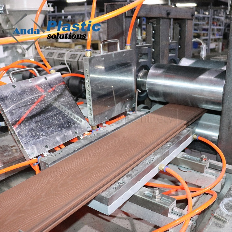 Ligne de production de machine de création de profil WPC