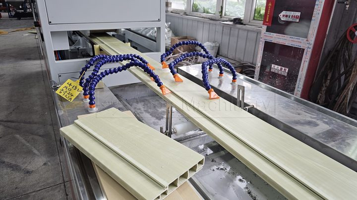 Prix de la machine &agrave; cadre de porte WPC