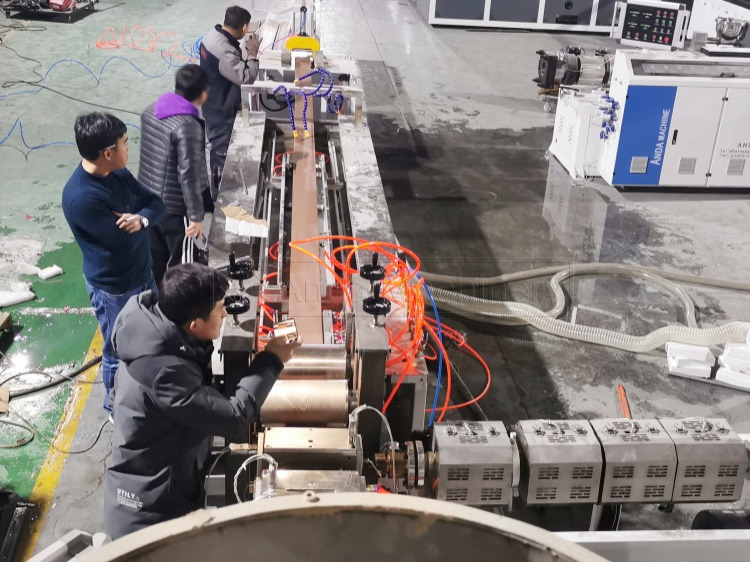 ligne wpc de machine d'extrusion de profil wpc, 