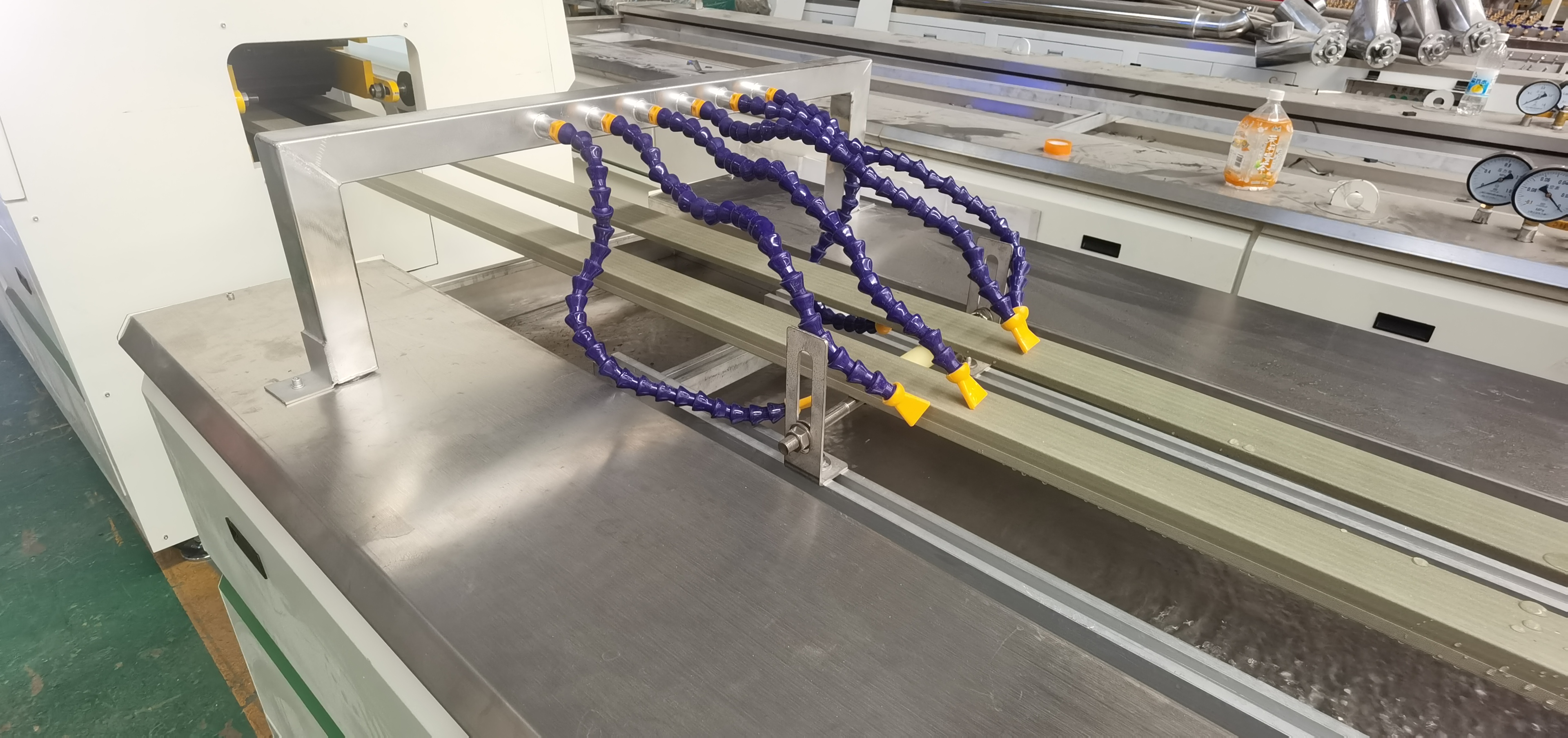  Ligne de production de cadre de porte WPC