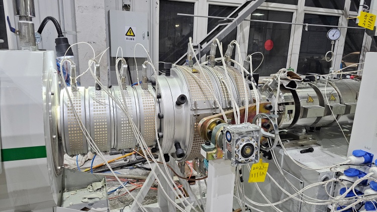 , machine de tuyau de PVC de double vis machine de tuyau de PVC, machine d'extrusion de tuyau de PVC, ligne de production de tuyau de PVC 