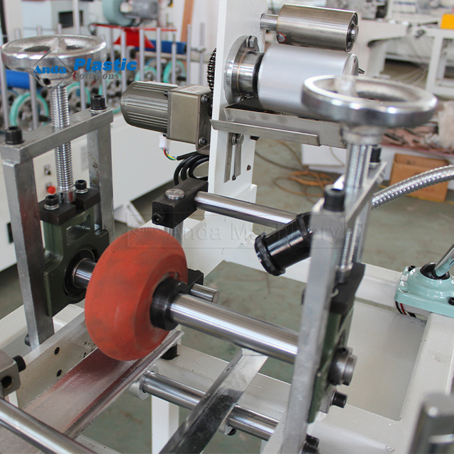 Estampage à chaud et laminage en ligne pour clip d'angle