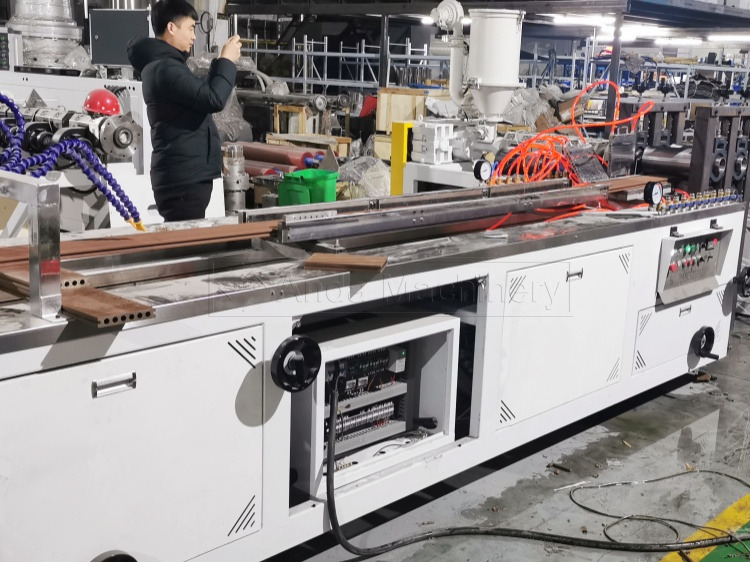 ligne d'extrusion de profil wpc, ligne wpc de machine d'extrusion de profil wpc, ligne d'extrusion de profil wpc, ligne wpc de machine d'extrusion de profil 