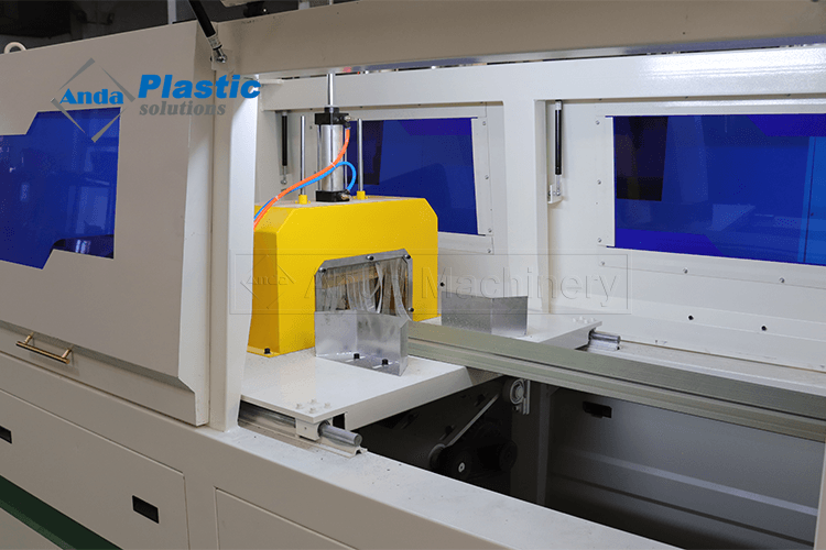 Fabricants de machines à cadre de porte WPC