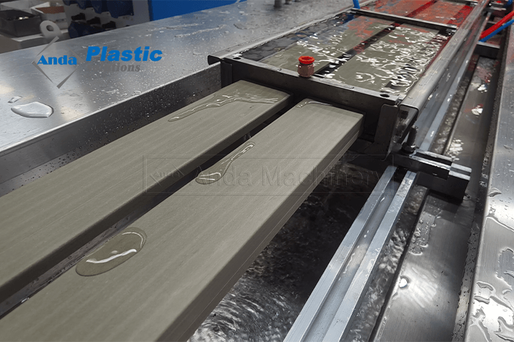 Fabricants de machines à cadre de porte WPC