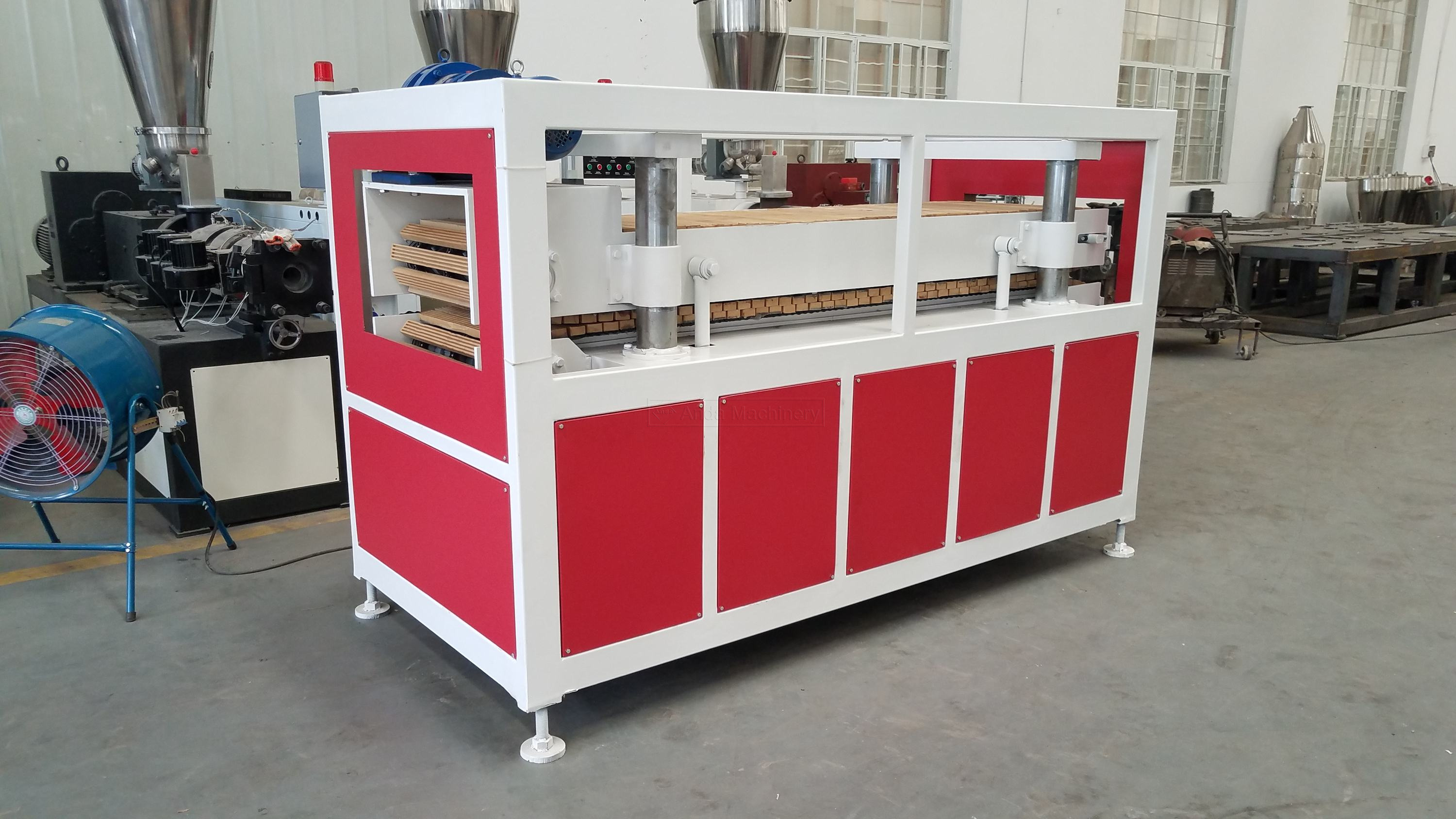 Machine de goulotte de câble en PVC
