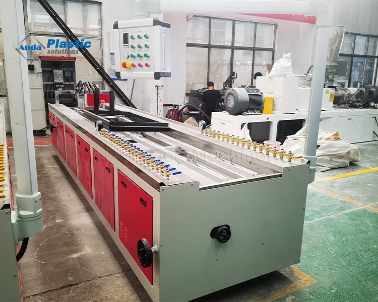 Machine de goulotte de câble en PVC